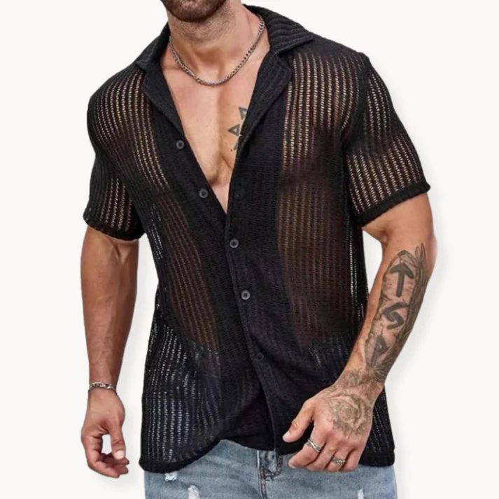 Camisa calada de manga corta.