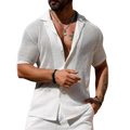Camisa calada de manga corta.