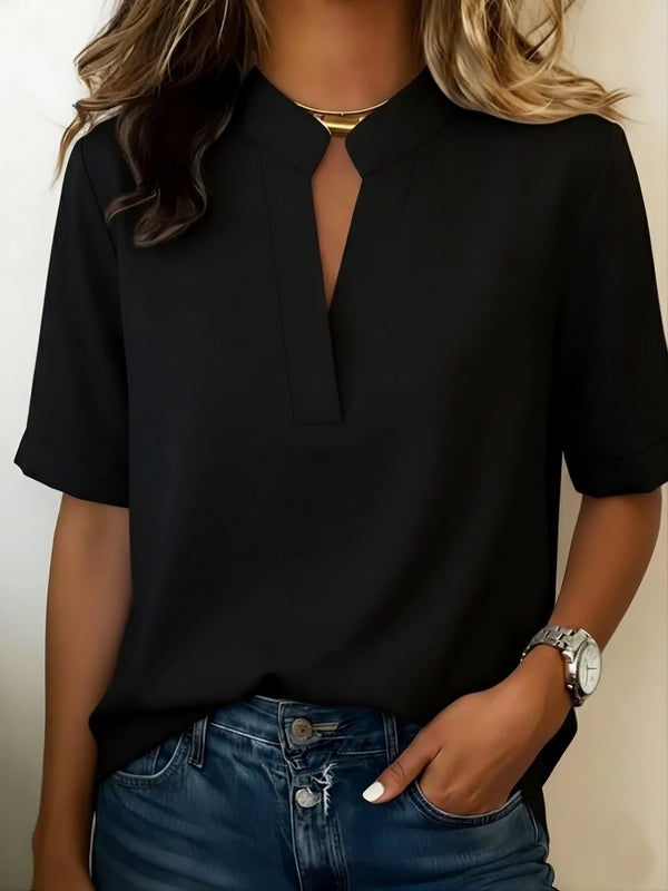 Blusa elegante con cuello refinado.