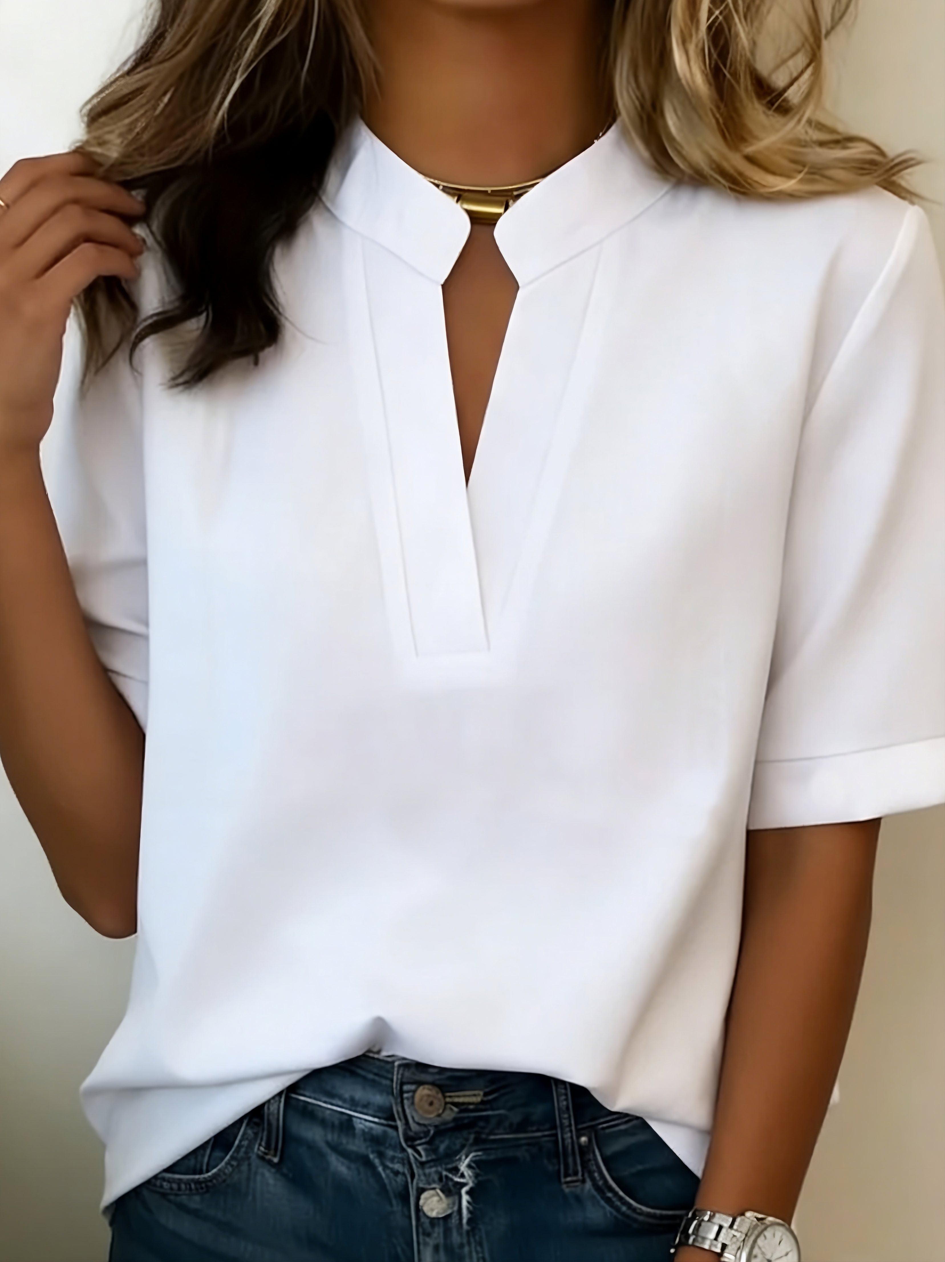 Blusa elegante con cuello refinado.